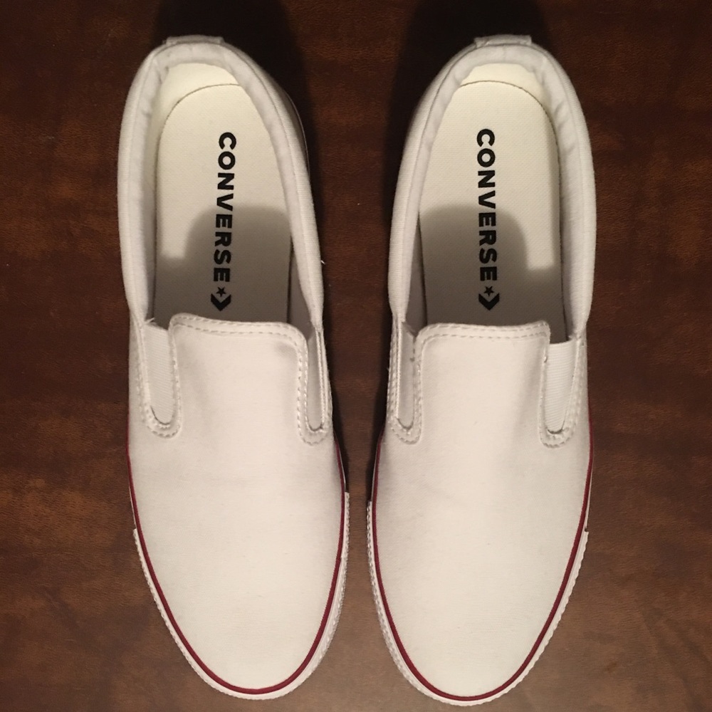 Host pick! 🎉🎉Converse NWT white sneakers Host Pick - Picture 4 of 5